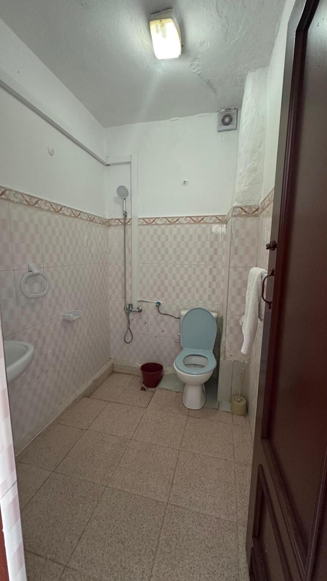 Hotel Al Amana 舍夫沙万 外观 照片